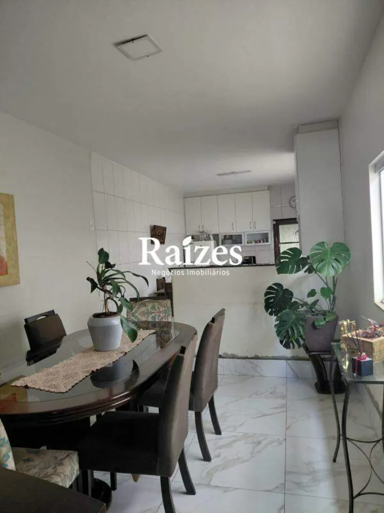 Casa, 3 quartos, 270 m² - Foto 1