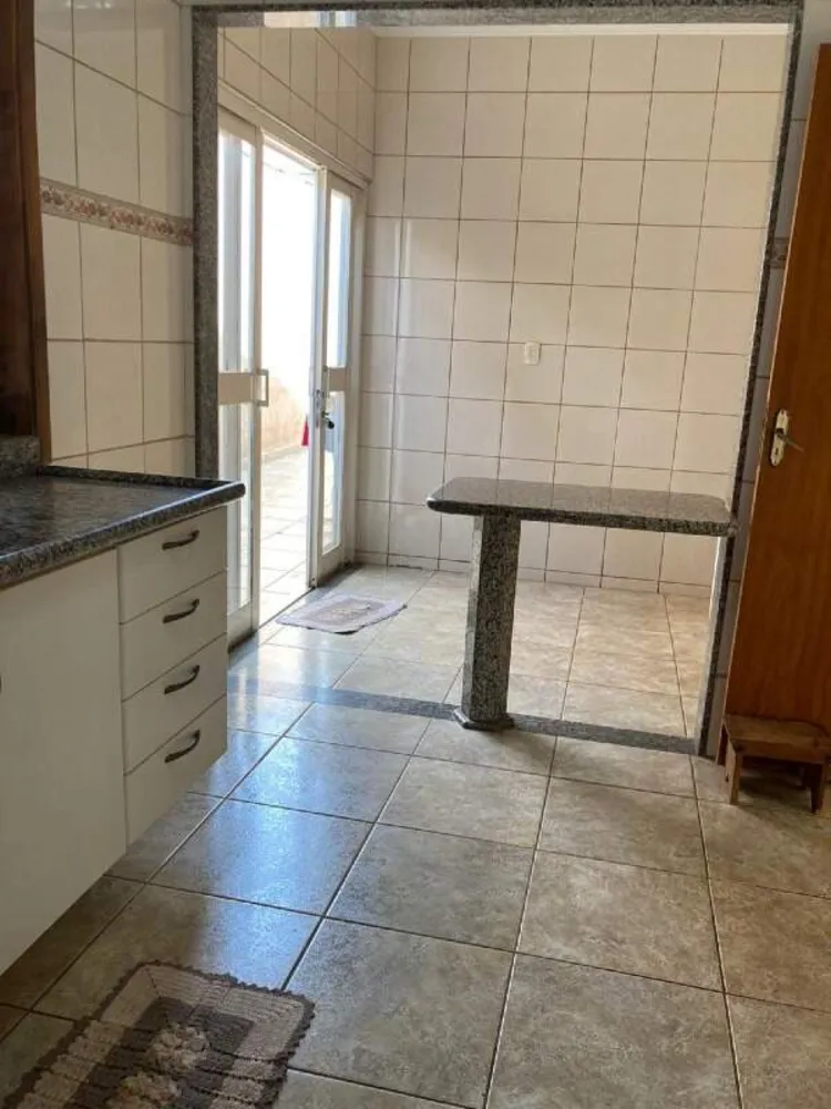Casa, 3 quartos, 211 m² - Foto 3