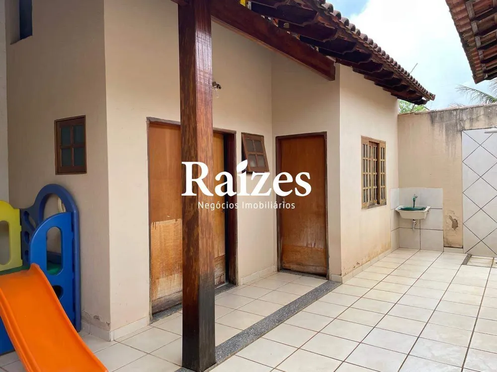 Casa, 3 quartos, 211 m² - Foto 1