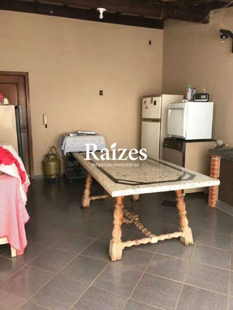Casa, 3 quartos, 200 m² - Foto 1