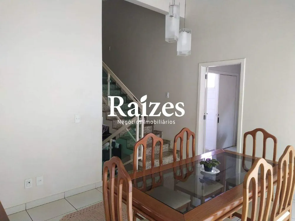 Casa, 5 quartos, 297 m² - Foto 1