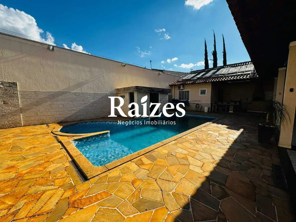 Casa, 6 quartos, 300 m² - Foto 1
