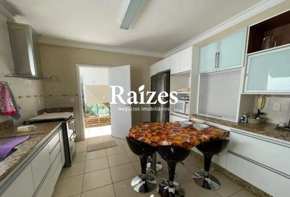 Casa, 4 quartos, 330 m² - Foto 1
