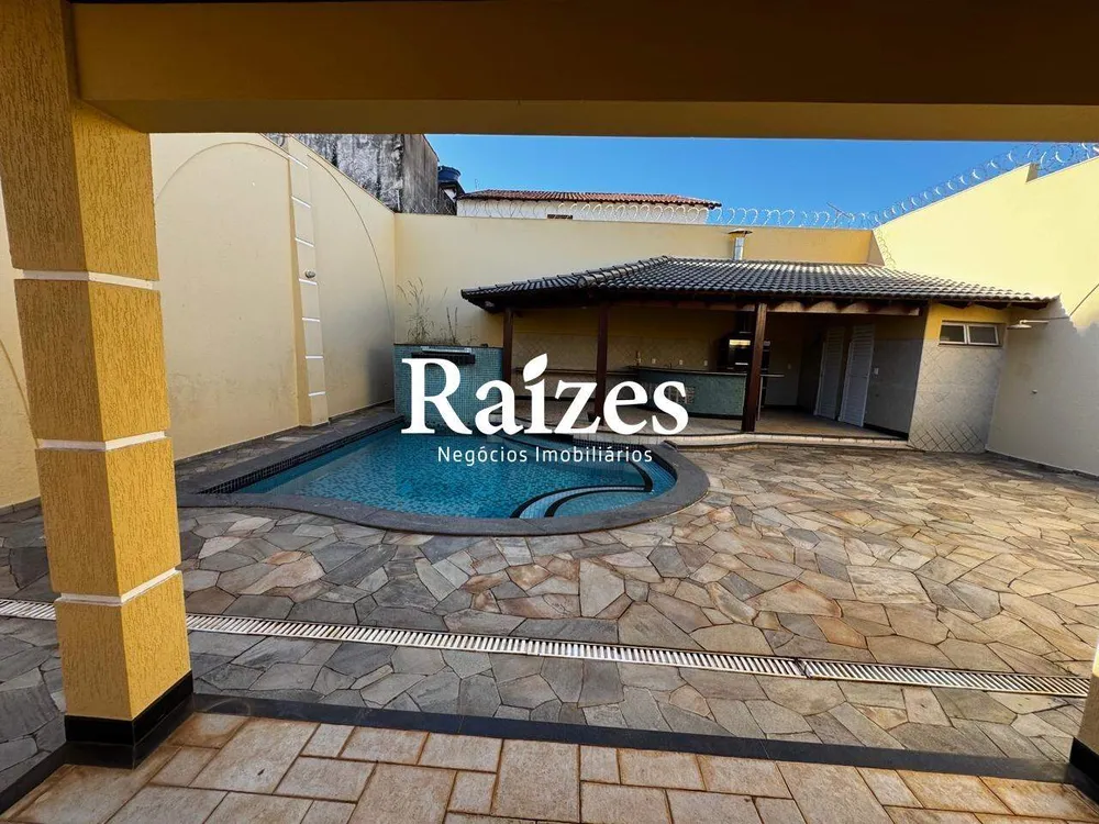 Casa, 3 quartos, 290 m² - Foto 1