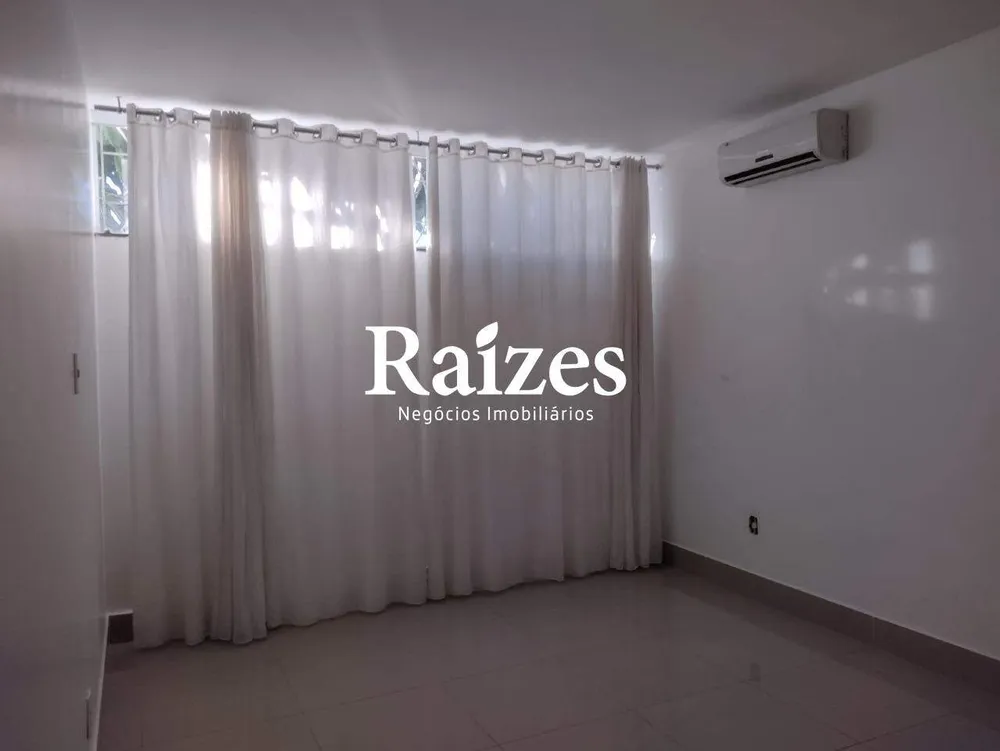 Casa, 4 quartos, 258 m² - Foto 1