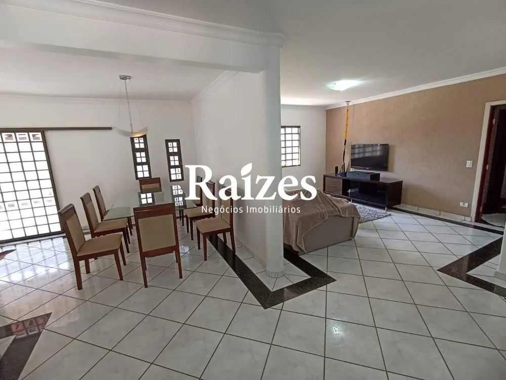 Casa, 3 quartos, 310 m² - Foto 1