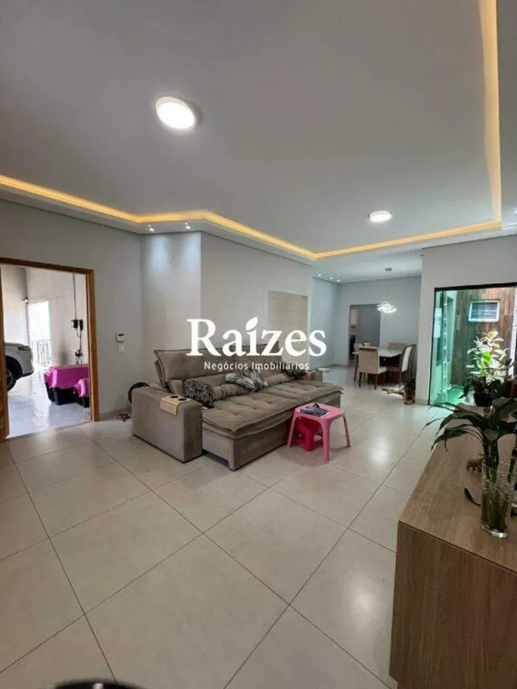 Casa, 3 quartos, 205 m² - Foto 2