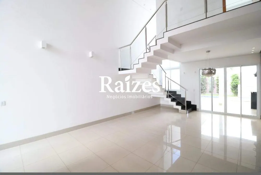 Casa, 4 quartos, 245 m² - Foto 1