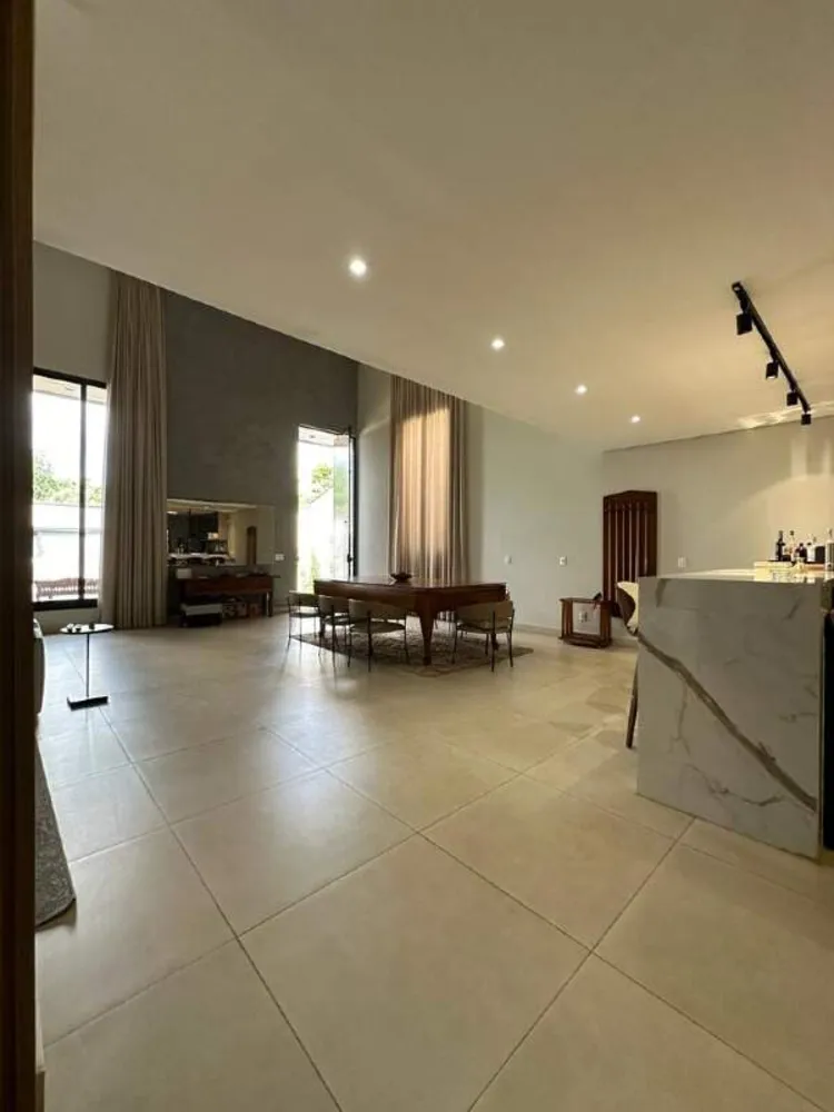Casa, 3 quartos, 233 m² - Foto 1