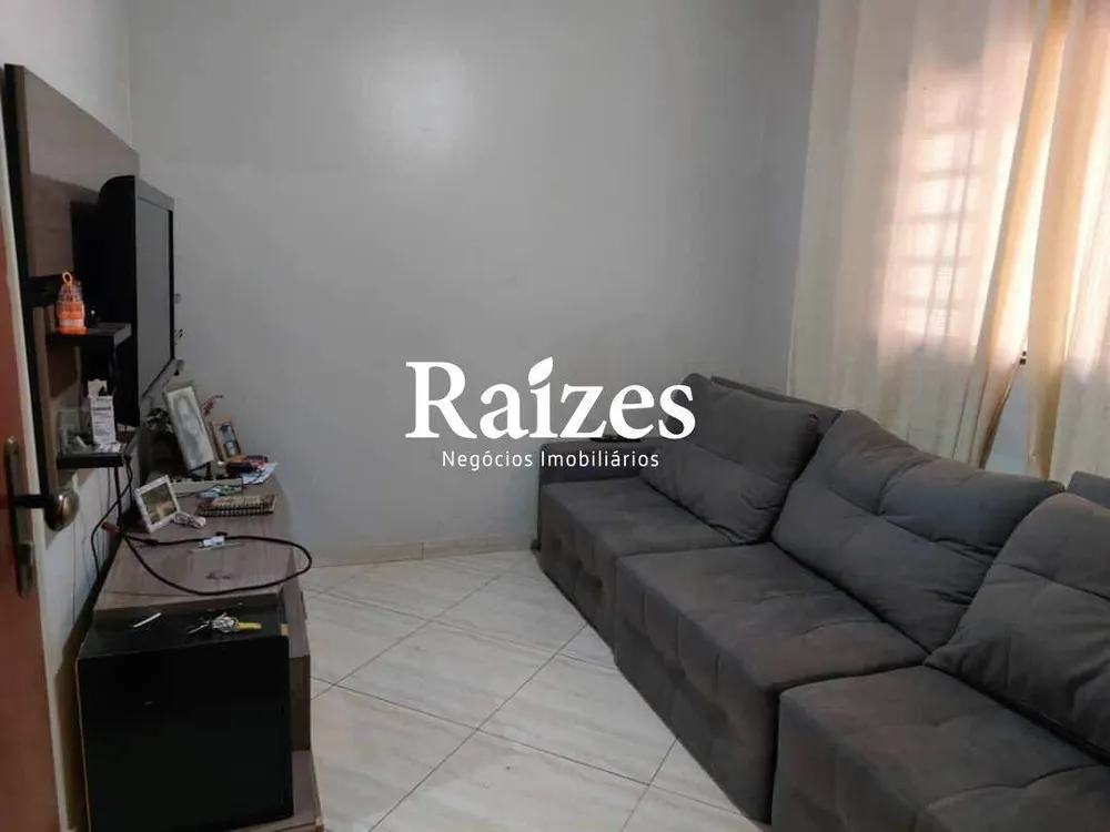 Casa, 5 quartos, 225 m² - Foto 1