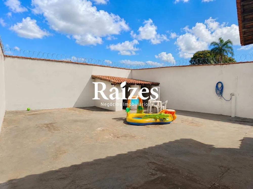 Casa, 3 quartos, 250 m² - Foto 2