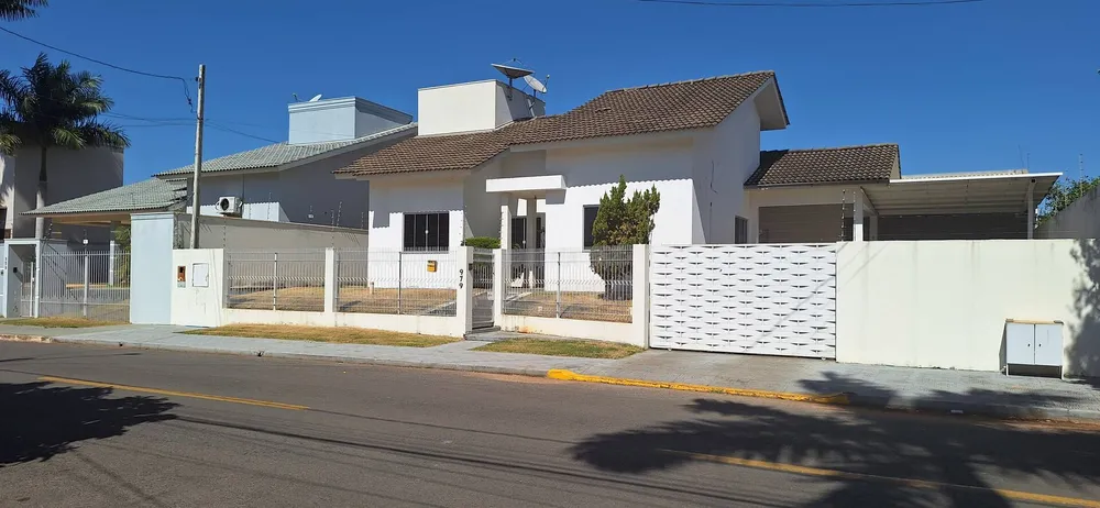 Casa, 3 quartos, 224 m² - Foto 1