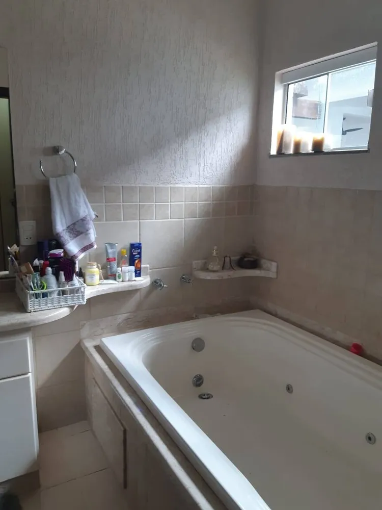 Casa, 3 quartos, 219 m² - Foto 2