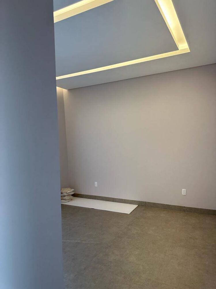Casa à venda com 3 quartos, 330m² - Foto 2