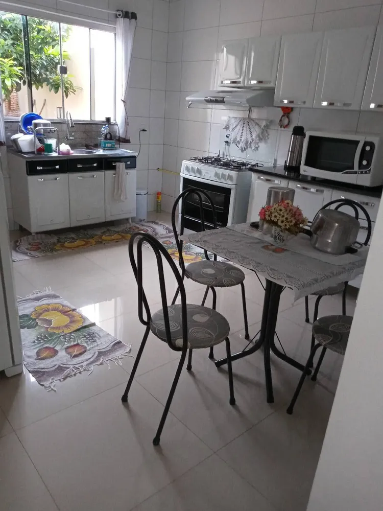 Casa, 4 quartos, 180 m² - Foto 1