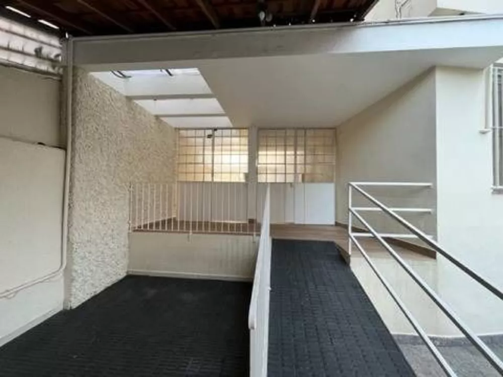 Casa para alugar com 5 quartos, 160m² - Foto 4