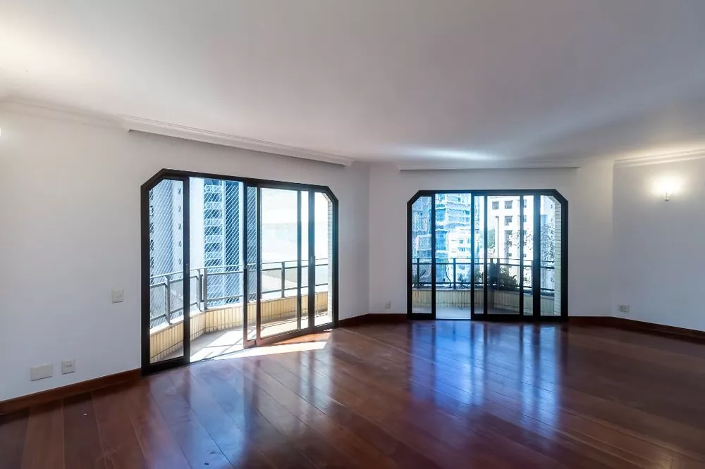 Apartamento para alugar com 3 quartos, 240m² - Foto 1