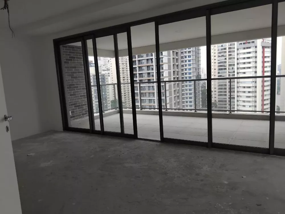 Apartamento à venda com 3 quartos, 141m² - Foto 1