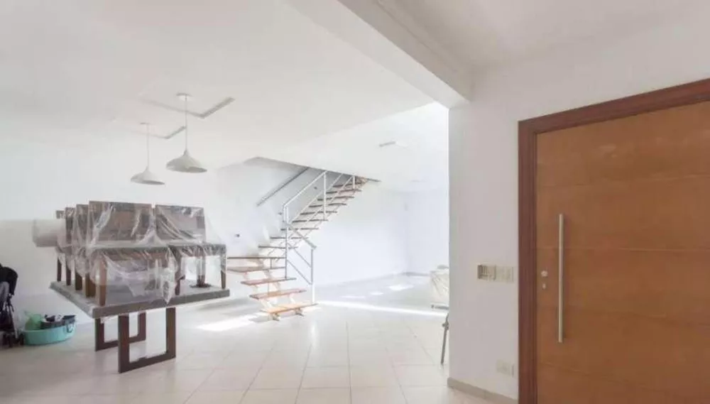 Sobrado à venda com 4 quartos, 258m² - Foto 2