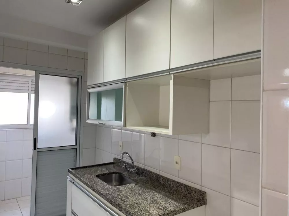 Apartamento à venda com 2 quartos, 75m² - Foto 2