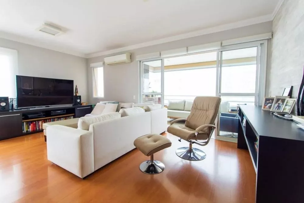 Apartamento à venda com 3 quartos, 137m² - Foto 1