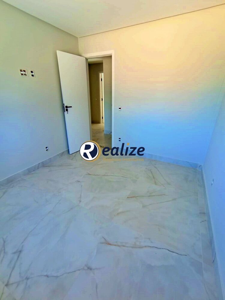 Casa à venda com 3 quartos, 160m² - Foto 1