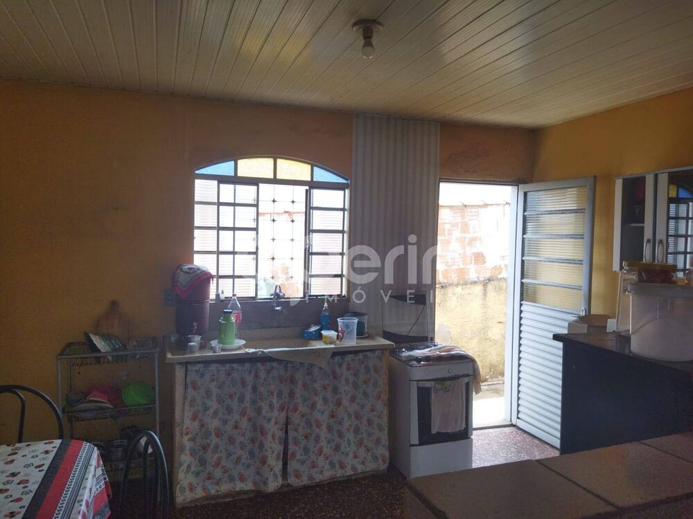 Casa à venda com 3 quartos, 120m² - Foto 2