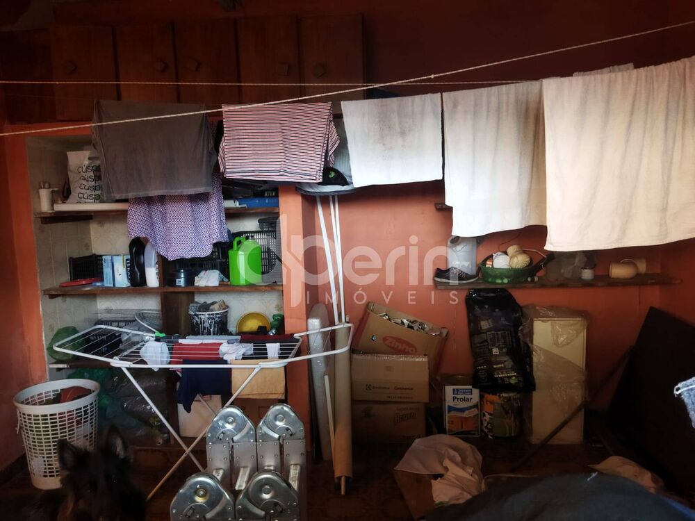 Casa à venda com 3 quartos, 254m² - Foto 1