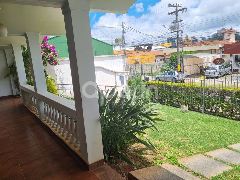 Casa, 4 quartos, 272 m² - Foto 1