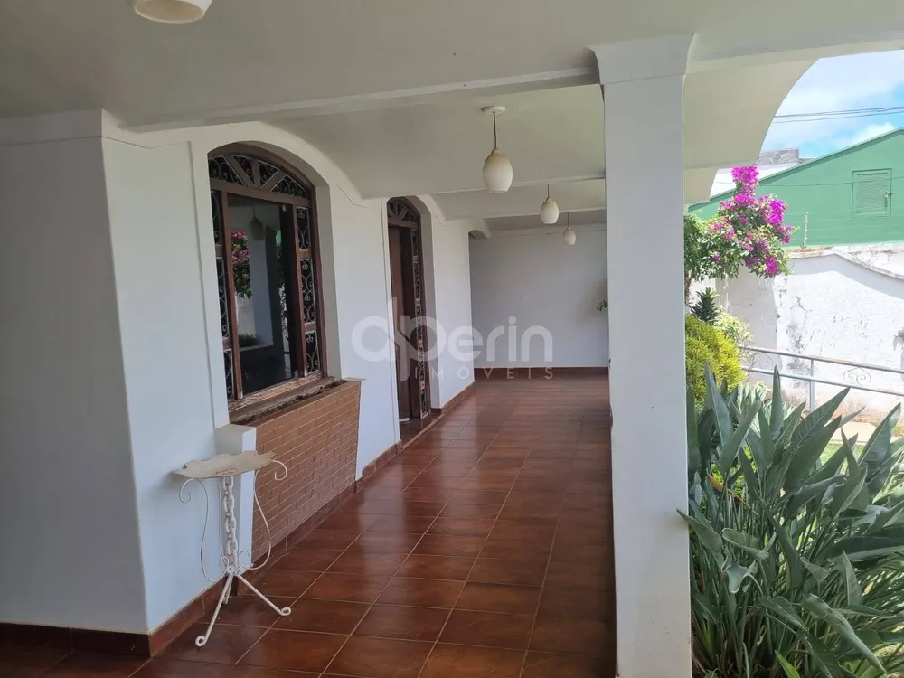 Casa, 4 quartos, 272 m² - Foto 2