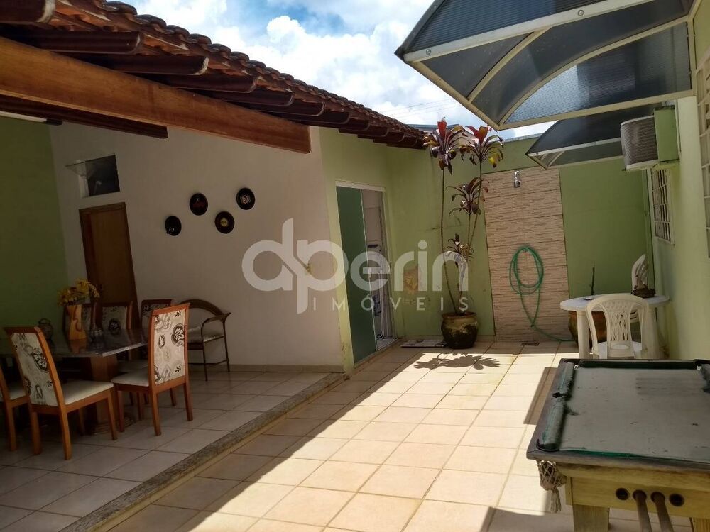 Casa à venda com 3 quartos, 160m² - Foto 2