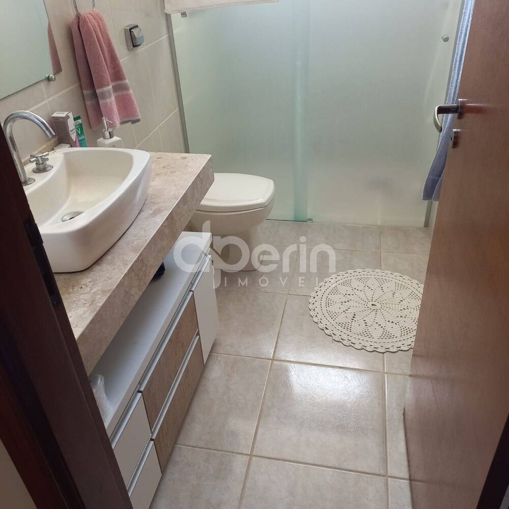 Casa à venda com 3 quartos, 185m² - Foto 4
