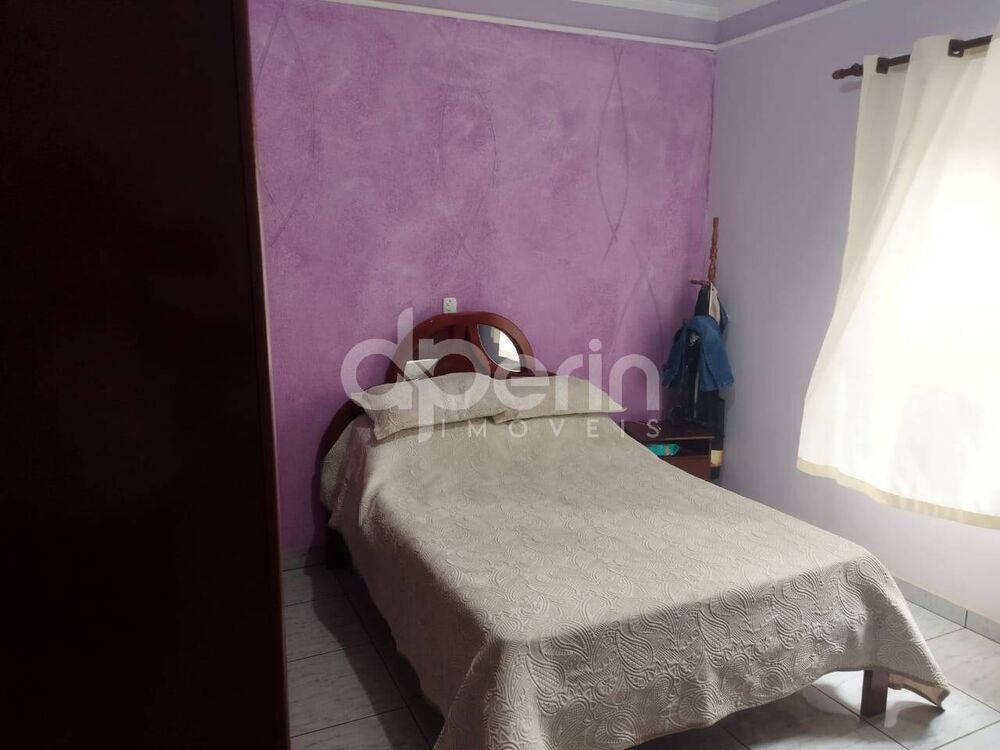 Casa à venda com 4 quartos, 169m² - Foto 2