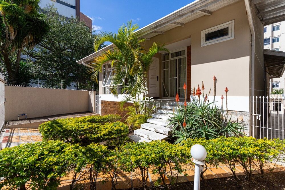 Casa à venda com 4 quartos, 297m² - Foto 1