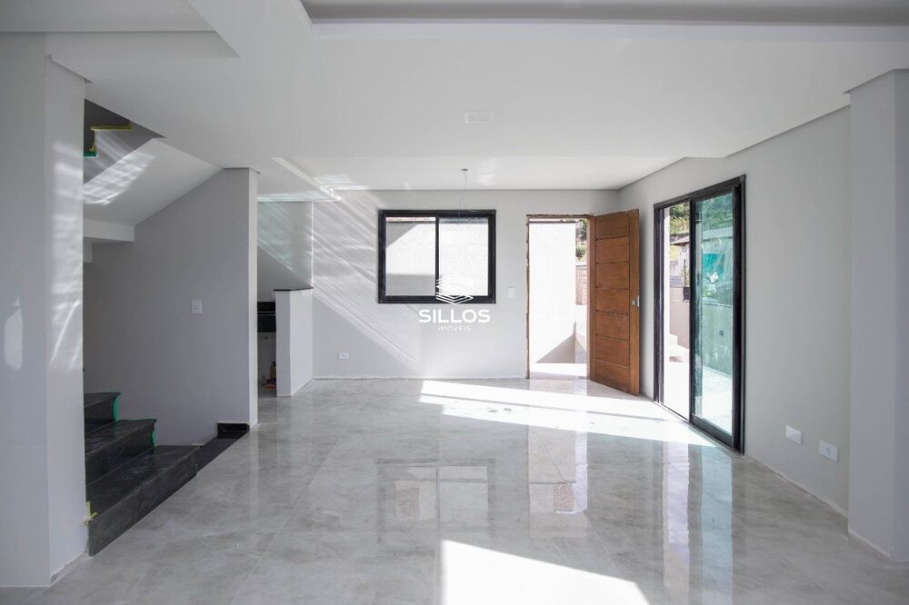 Sobrado à venda com 3 quartos, 180m² - Foto 1