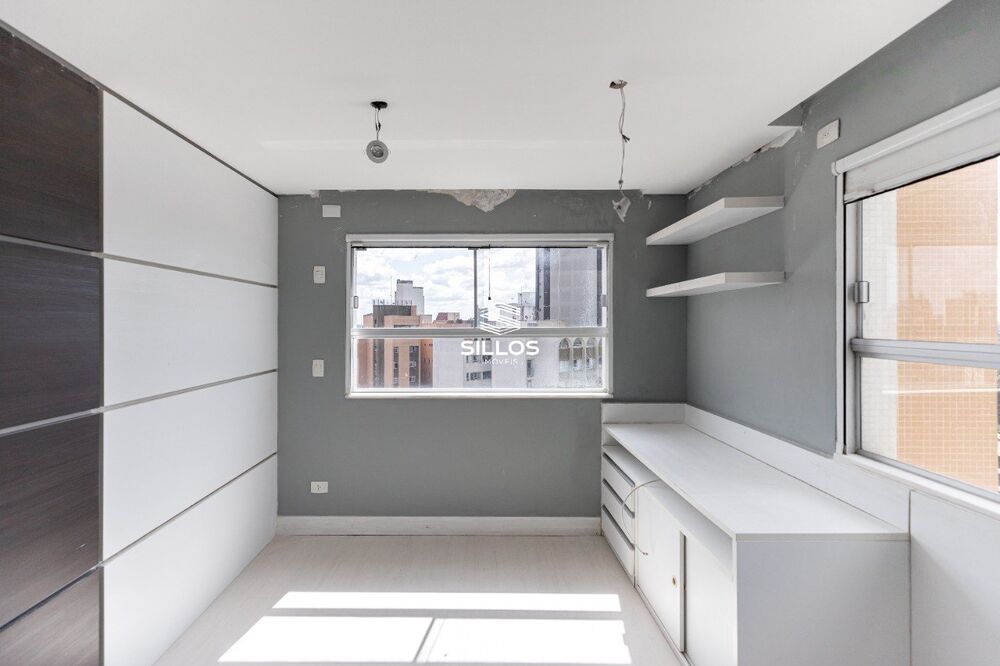 Apartamento à venda com 3 quartos, 227m² - Foto 2