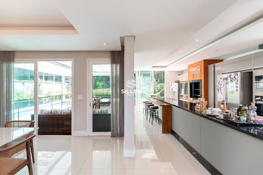 Casa de Condomínio para alugar com 4 quartos, 550m² - Foto 4