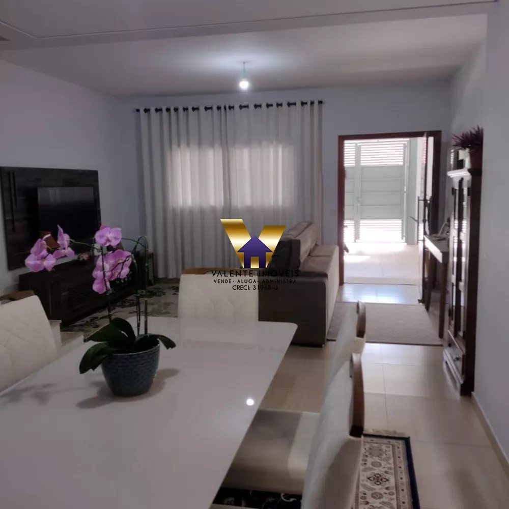 Casa à venda com 3 quartos, 132m² - Foto 1