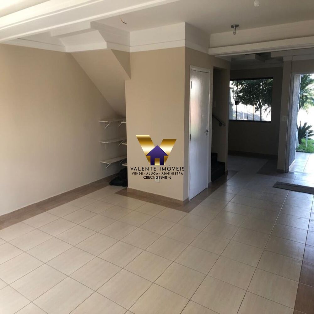 Casa à venda com 4 quartos, 294m² - Foto 2