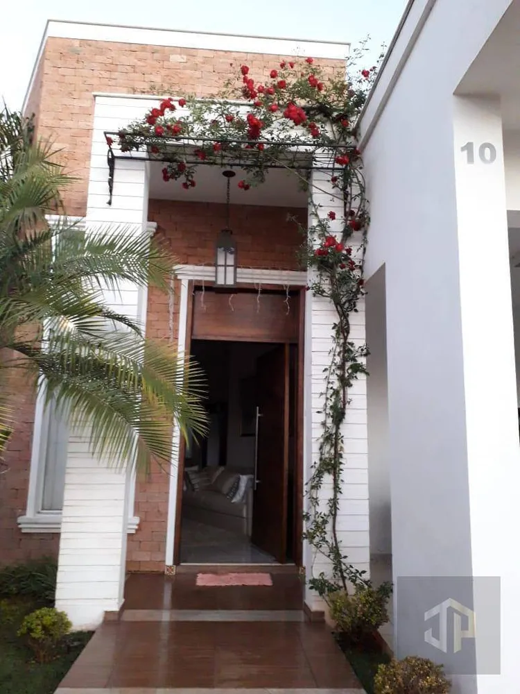 Casa, 3 quartos, 202 m² - Foto 1