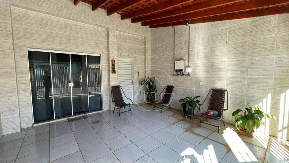 Casa à venda com 3 quartos, 200m² - Foto 1