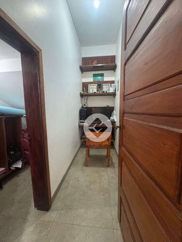 Casa à venda com 3 quartos, 800m² - Foto 2