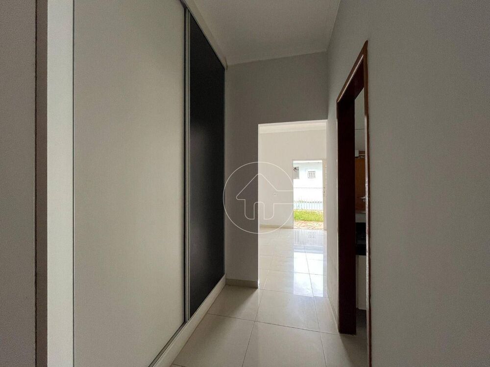 Casa para alugar com 4 quartos, 210m² - Foto 2