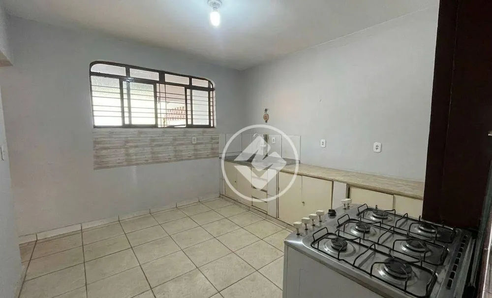Casa, 3 quartos, 250 m² - Foto 2