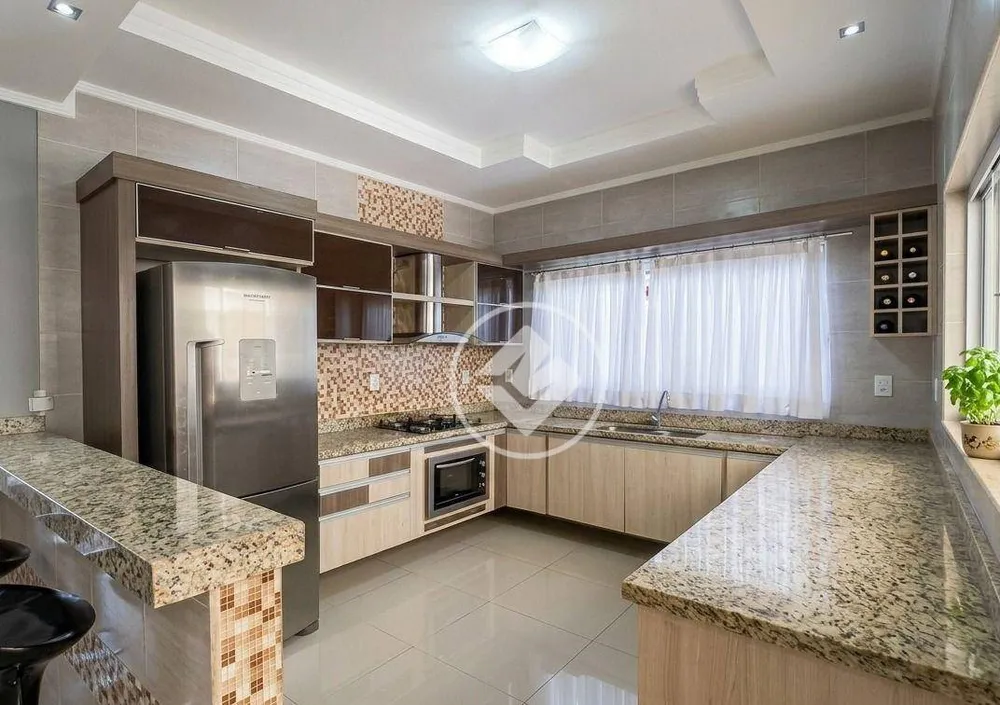 Casa, 3 quartos, 211 m² - Foto 1