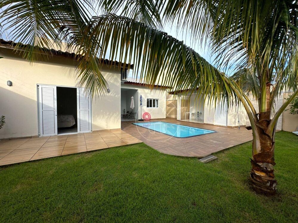 Casa à venda com 3 quartos, 163m² - Foto 1