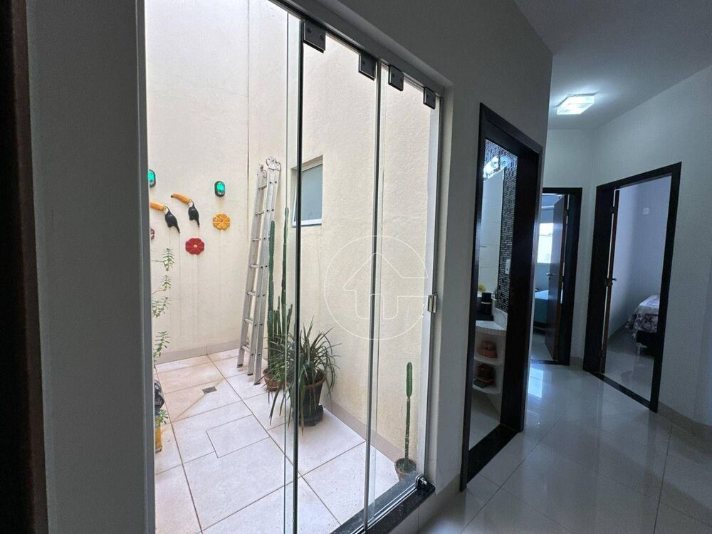 Casa à venda com 3 quartos, 163m² - Foto 2