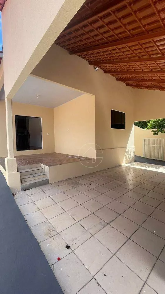 Casa à venda com 3 quartos, 200m² - Foto 1