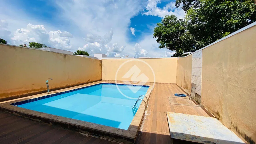 Casa, 3 quartos, 1302 m² - Foto 1