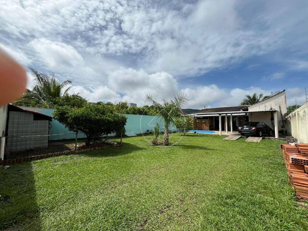 Casa à venda com 2 quartos, 100m² - Foto 2